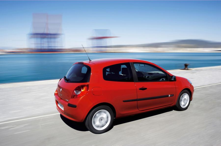  Renault Clio 2006 года  (фото 20 из 97)